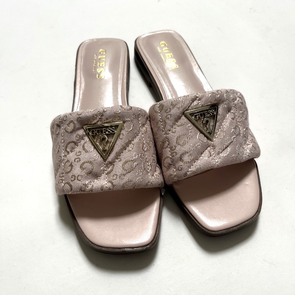 NWOB GUESS Pink Quilted Logo Slide Sandals Slip-On Comfort Size 9 Gold Accent - Picture 3 of 9